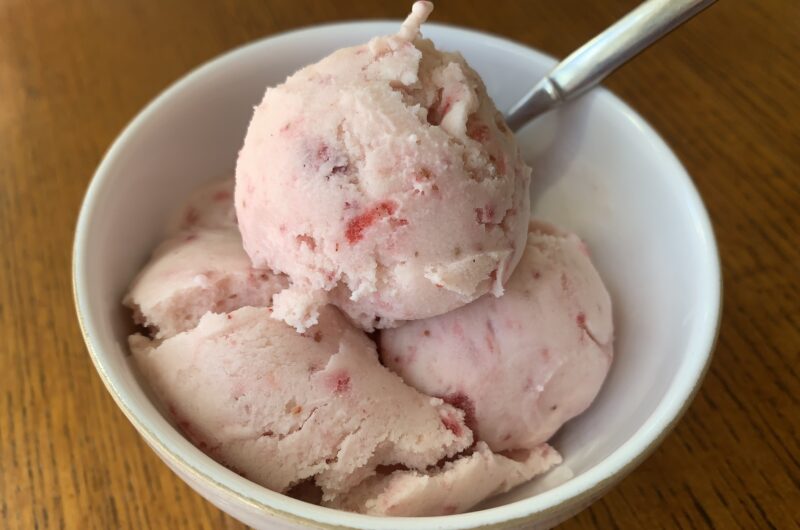 Homemade Strawberry Ice Cream - Super Simple Recipe!
