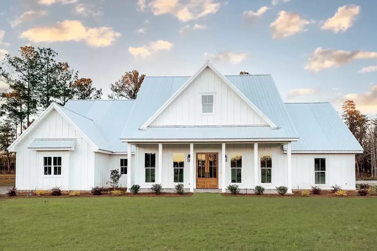 21 Beautiful and Functional Single-Level Country House Plans